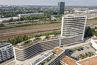 Vue aérienne du quartier NEO avec terrasse sur le toit à Munich.